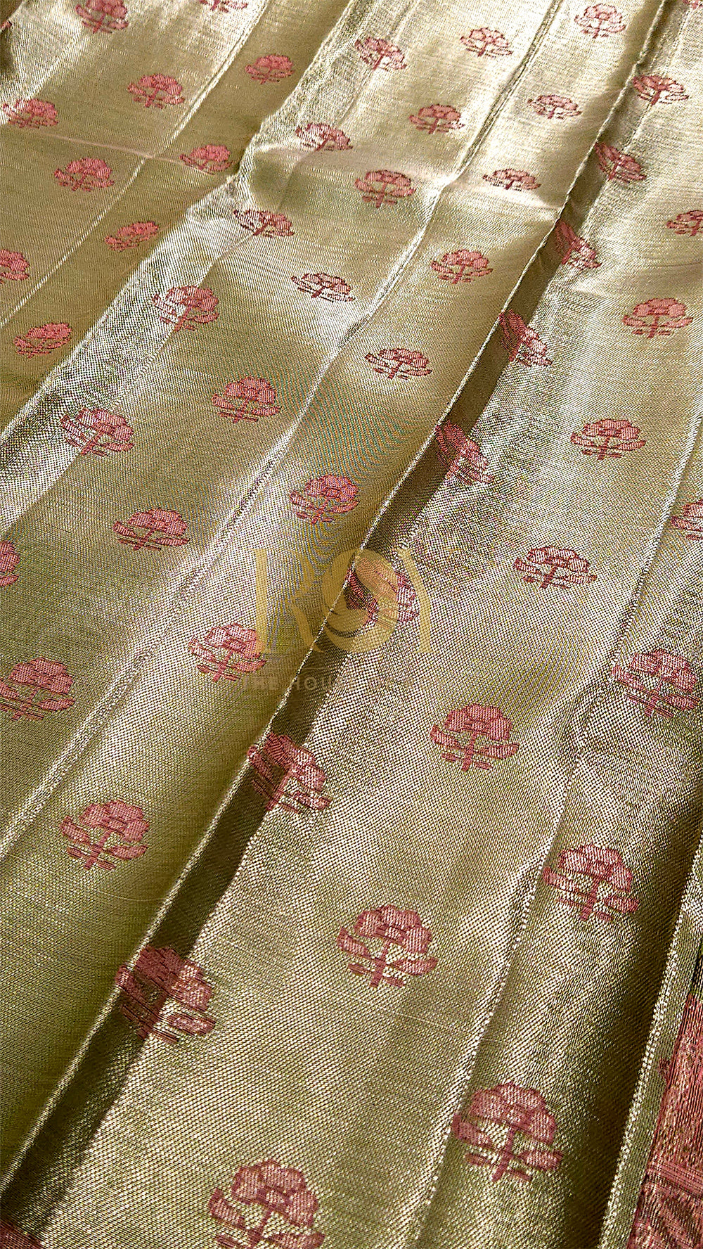 Pure Kanchipuram Silk Saree With Dreamy Mosaic Lotus Motif