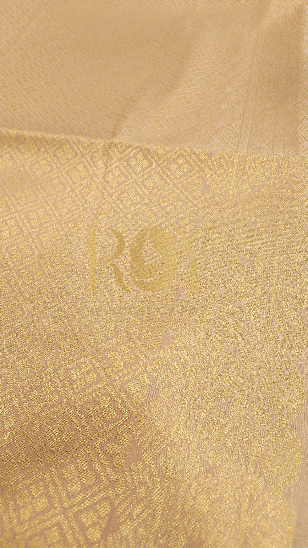 Red turning border soft silk