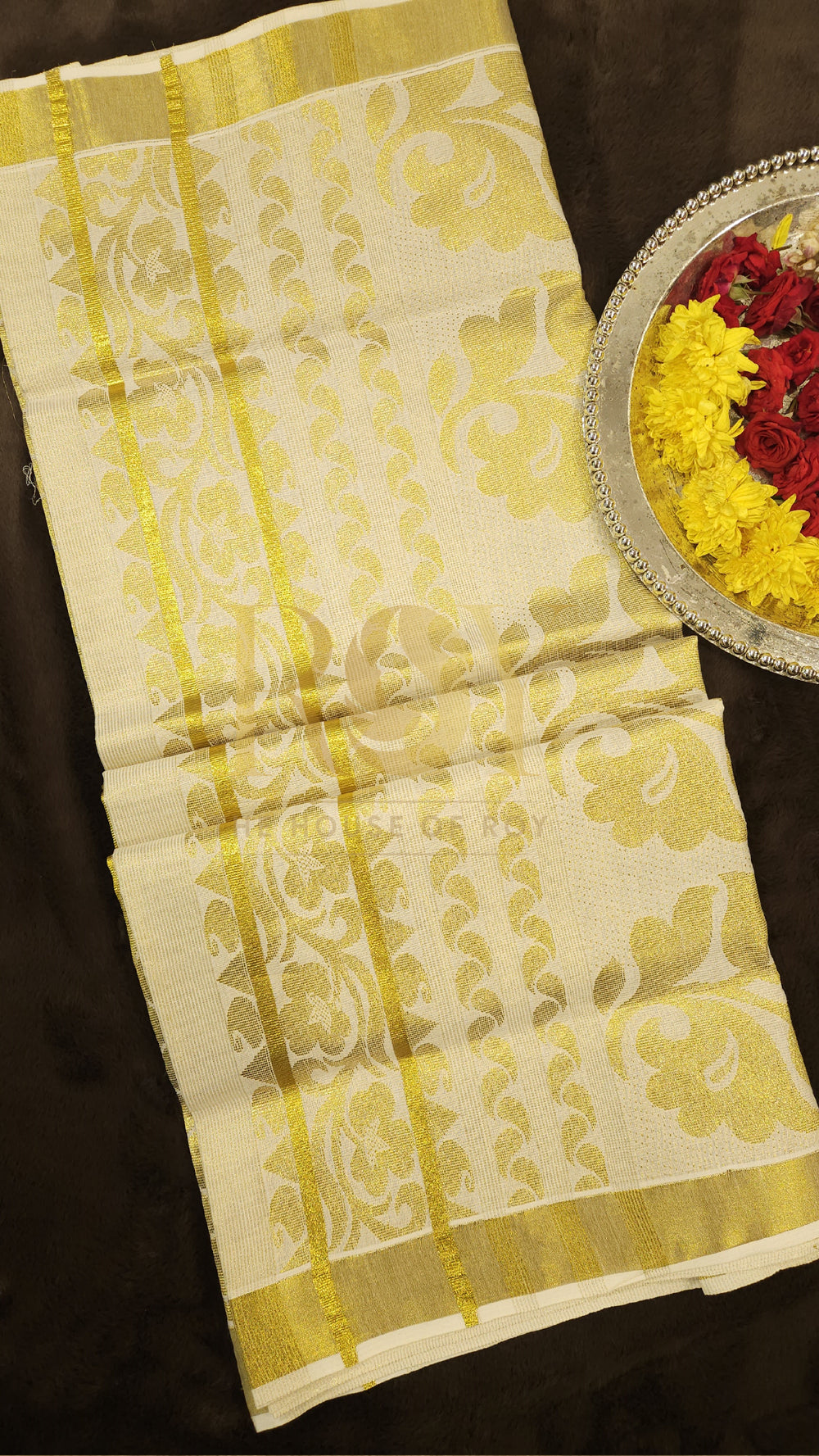 Vertical zari Kerala Kasavu saree