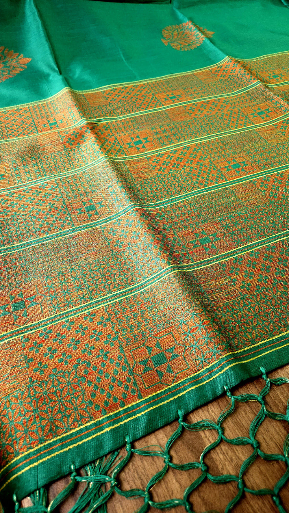 Dark Green Silk Cotton Saree with Jute Thread Border And Pallu