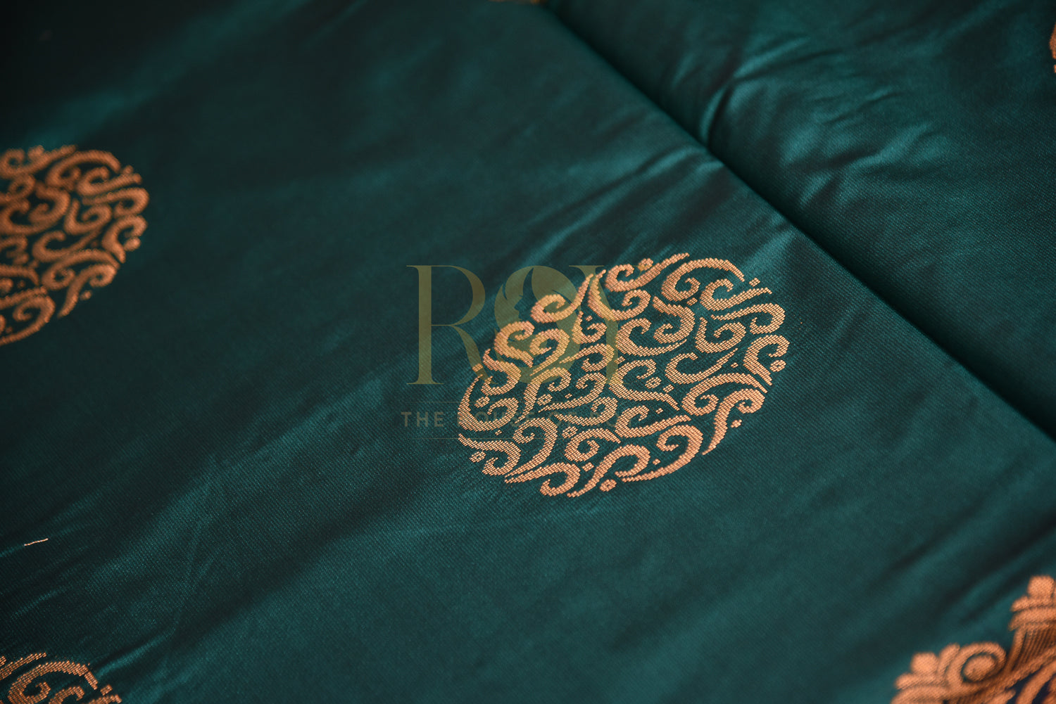 Soft silk saree with fancy sphere gold jari