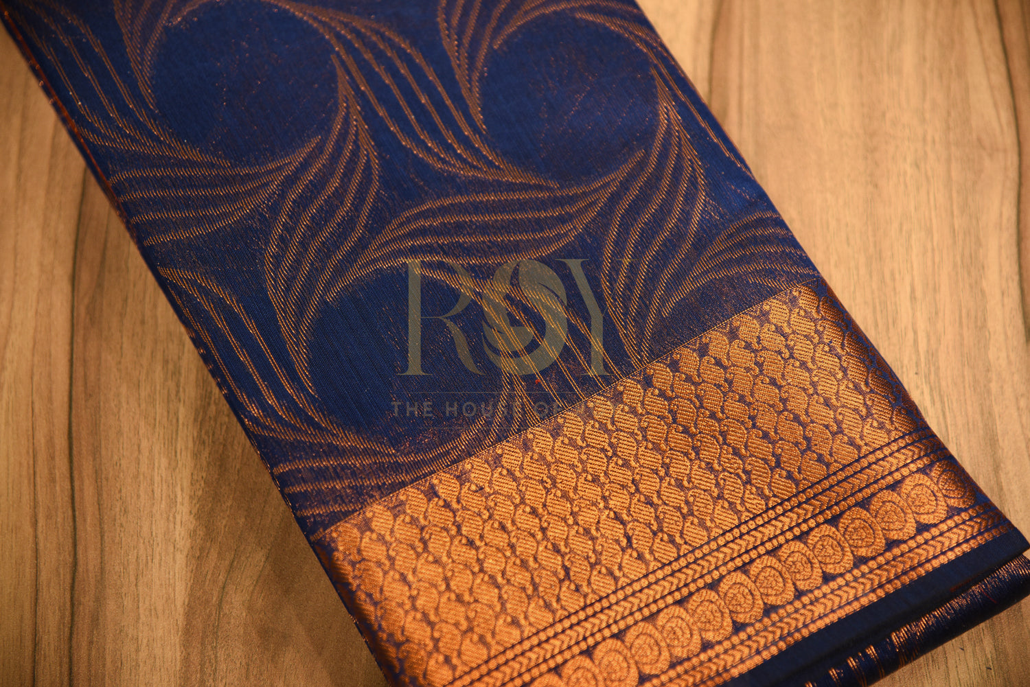 Cotton saree with fancy jari motif