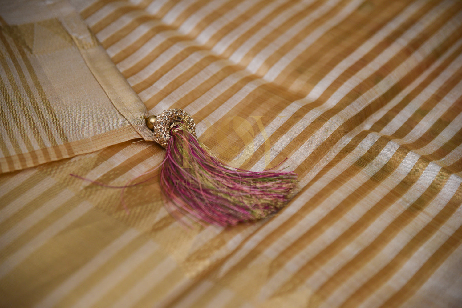 Raw Silk Kasavu Saree With Floral (Rose) Print & Gold Zari