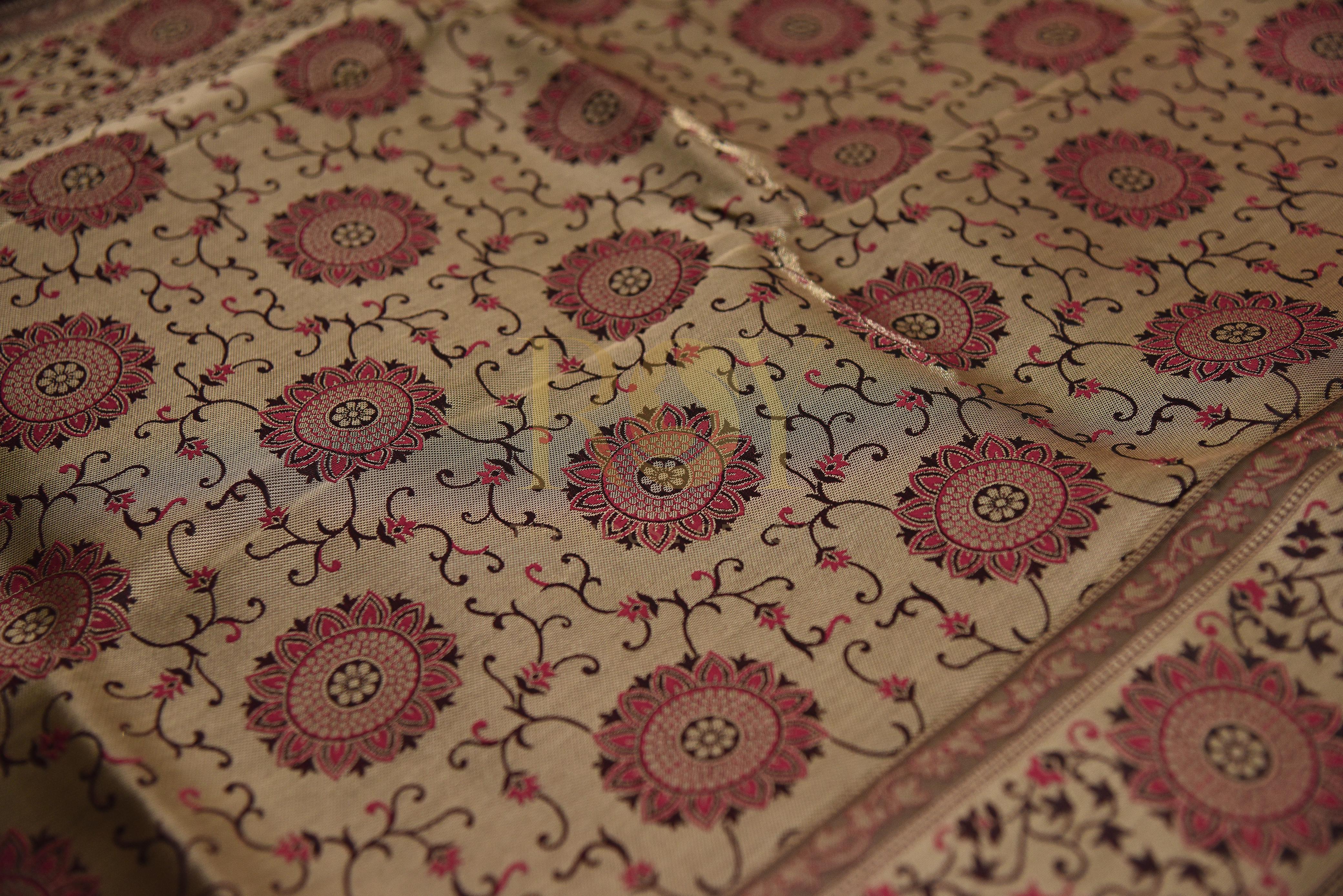 Gaji Silk Saree with Intricate Zari Work