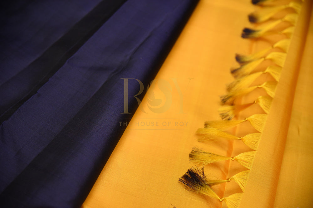 Borderless Pure Kanchipuram Silk Saree with Navy Blue Zari Pallu & Pink Leaf Motifs