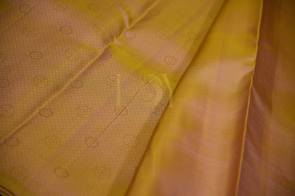 Borderless Pure Kanchipuram Silk Saree with Self Design & Tiger Stripe Pallu